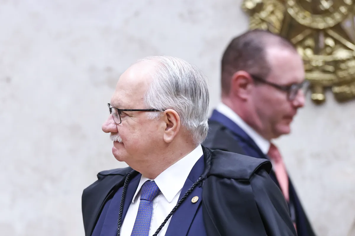 Fachin dá 24 horas para PF informar situação de dados do celular de Vorcaro